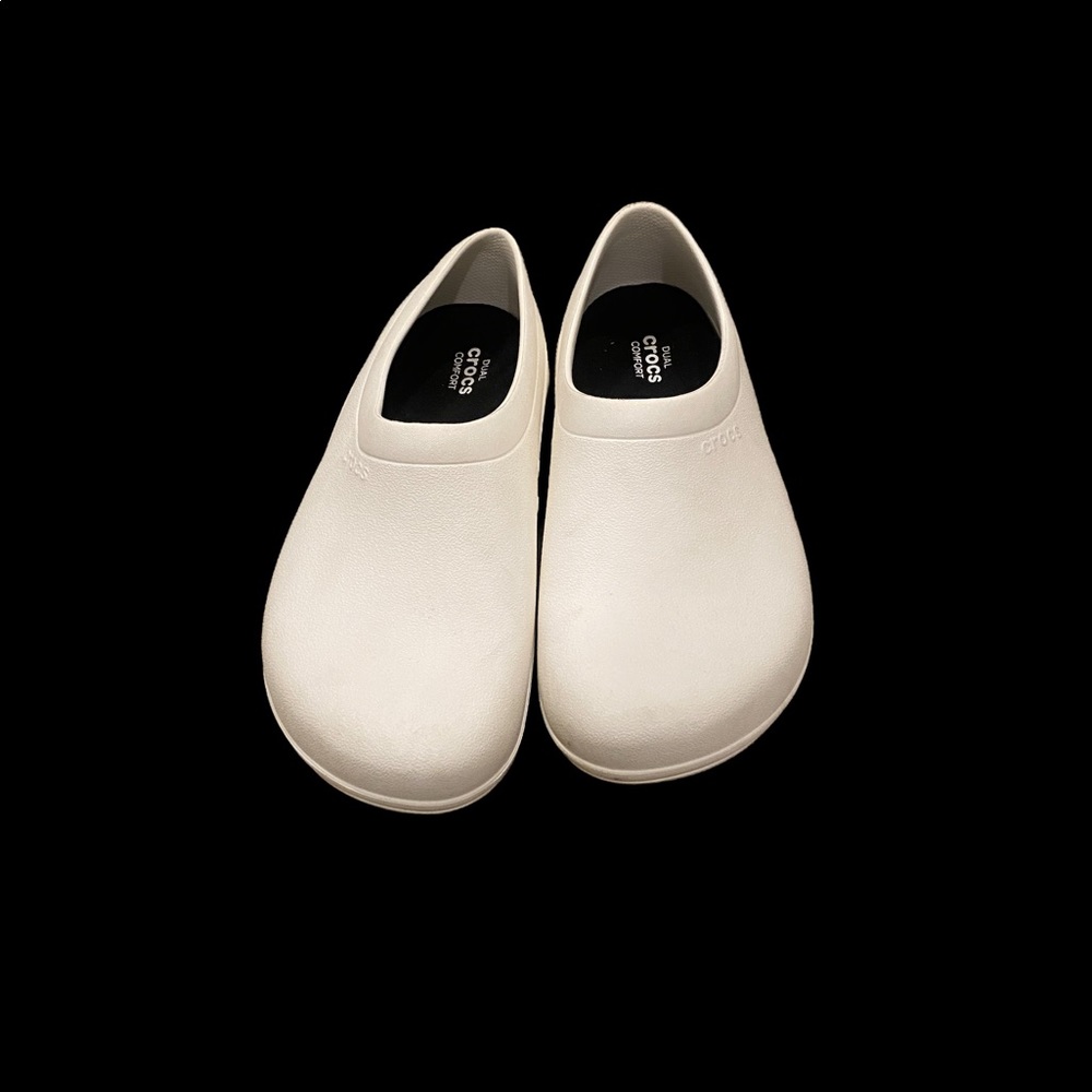 UNISEX CROCS ON THE CLOCK SLIP ON WORK SHOE COLOR WHITE SIZE MEN 9 WOMEN 11